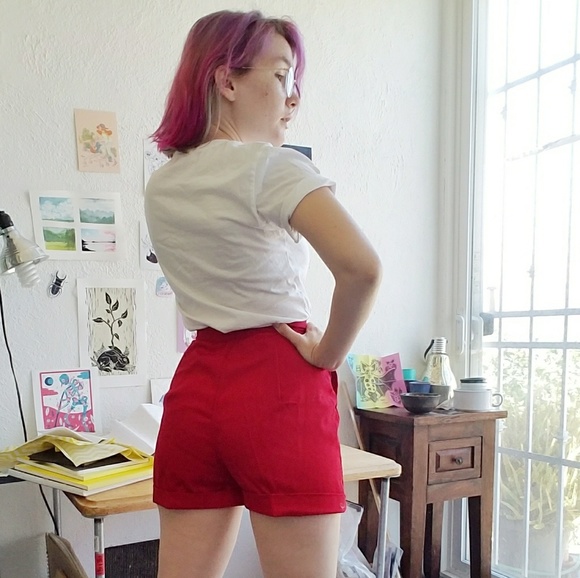 LAST CHANCE Red Retro Vintage High Waist Shorts - Picture 3 of 8